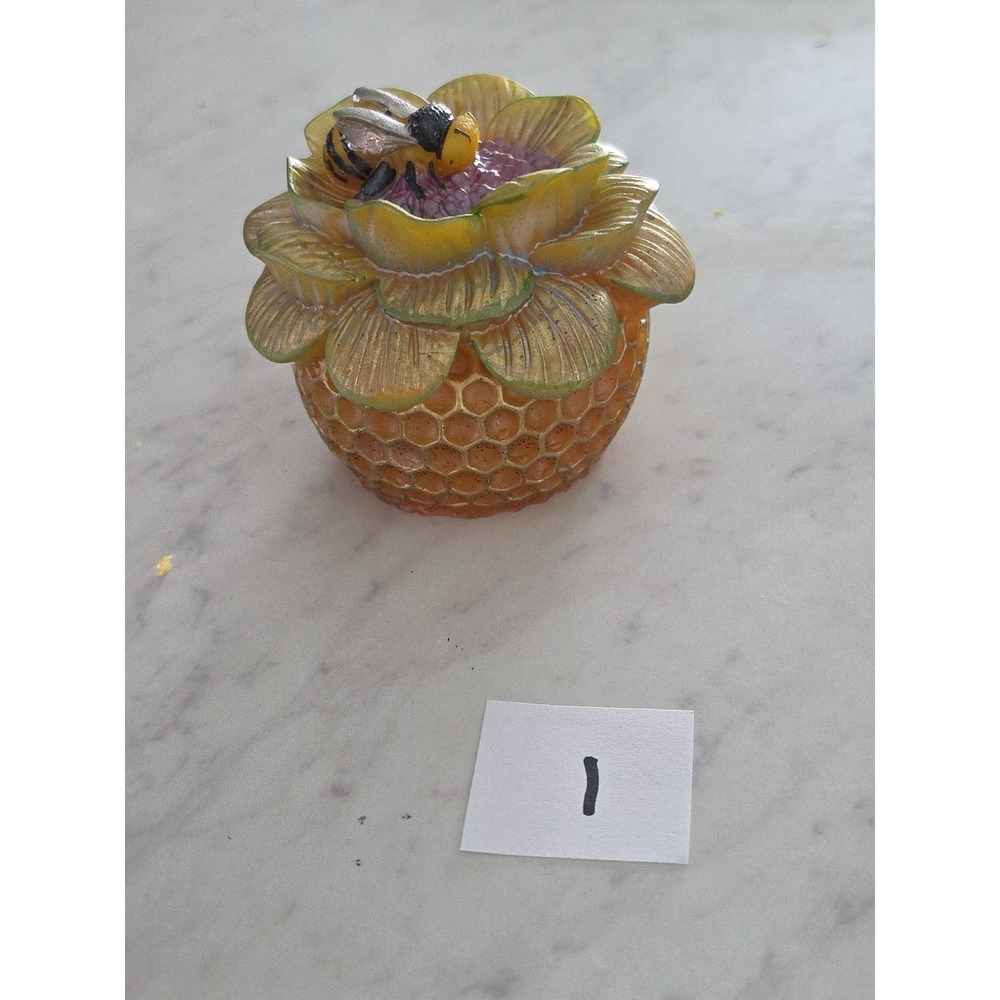 Handmade Resin Bee On A Honeycomb  Flower Decoration Gift Paperweight - Picture 3 of 9
